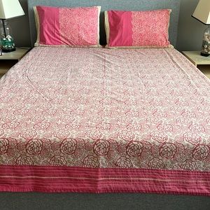 BAREEZE Home Expression 100% cotton queen bed sheet.